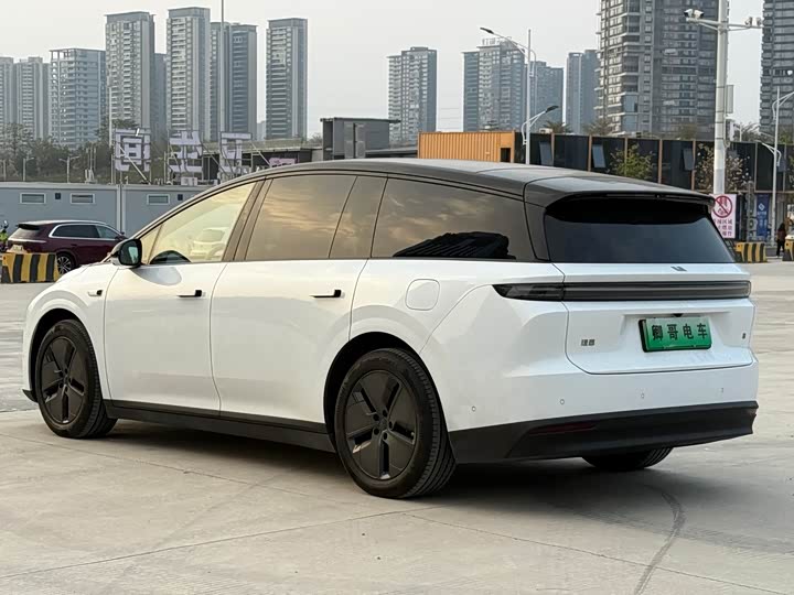 Фото 4 - LiXiang i8