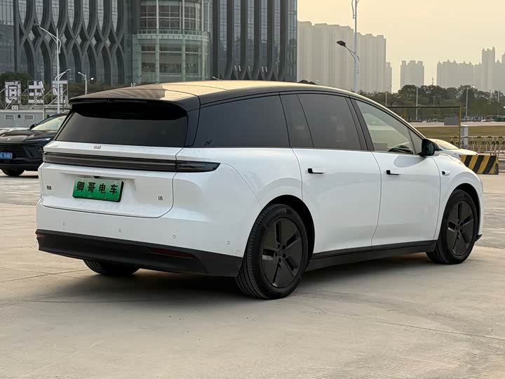 Фото 6 - LiXiang i8