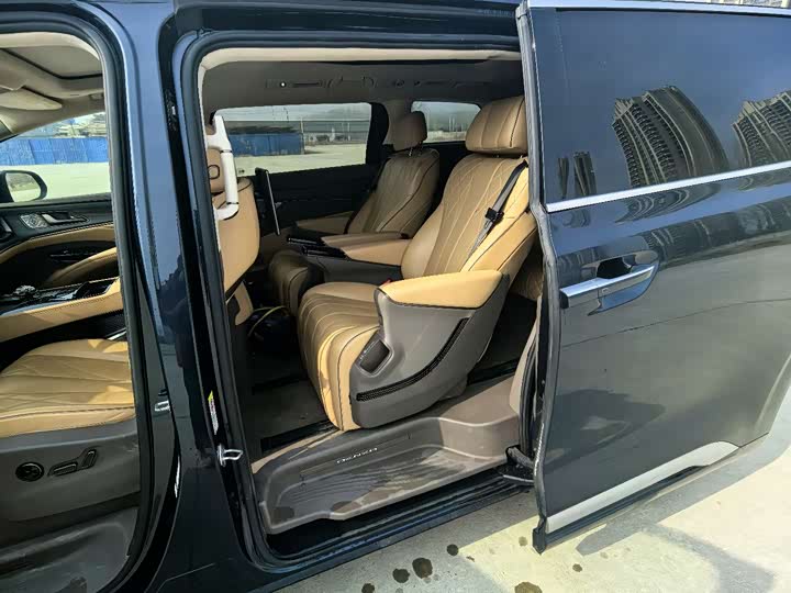 Фото 8 - Denza D9