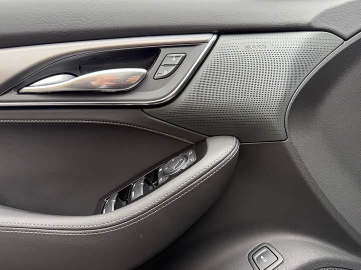 Фото 8 - Cadillac CT5