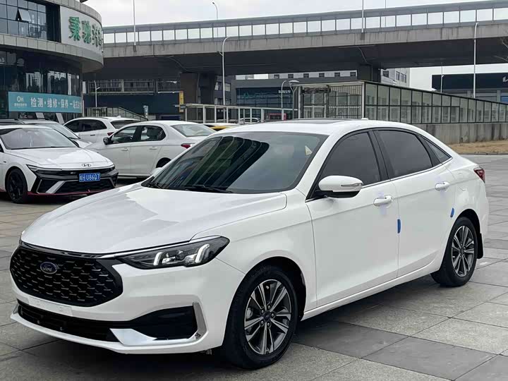 Фото 1 - Ford Escort