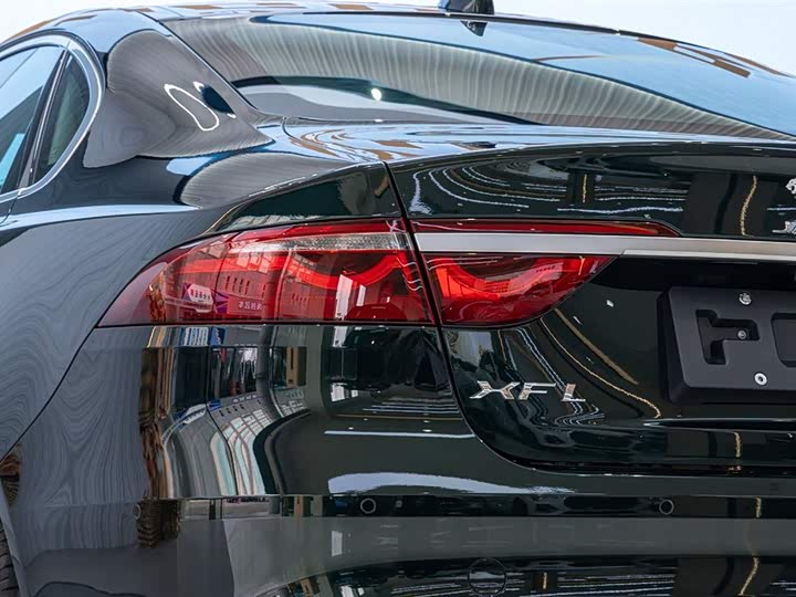 Фото 7 - Jaguar XF L