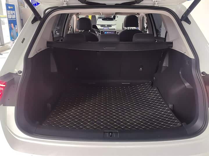 Фото 4 - Volkswagen Tiguan L Pro