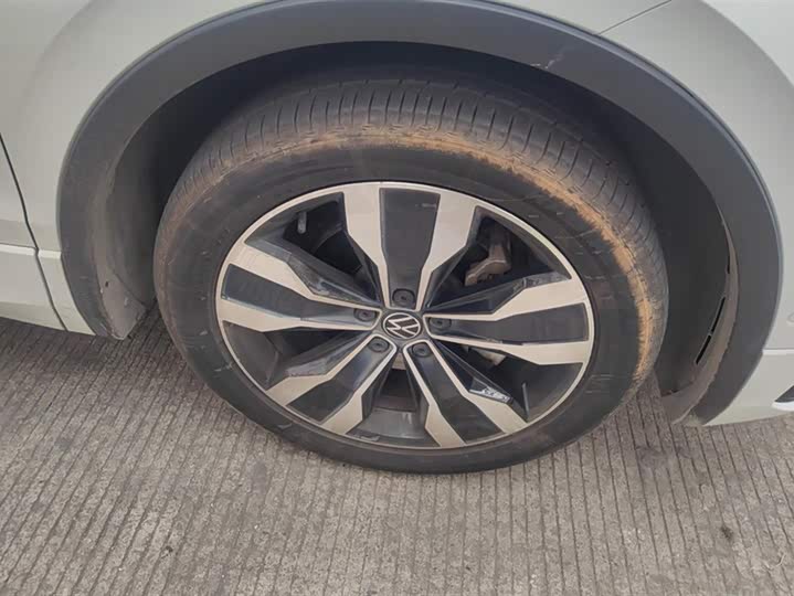 Фото 6 - Volkswagen Tiguan L Pro