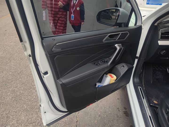 Фото 7 - Volkswagen Tiguan L Pro