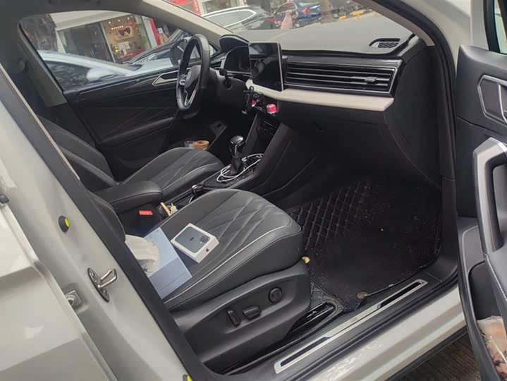 Фото 8 - Volkswagen Tiguan L Pro