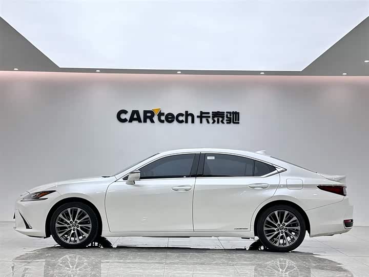 Фото 2 - Lexus ES