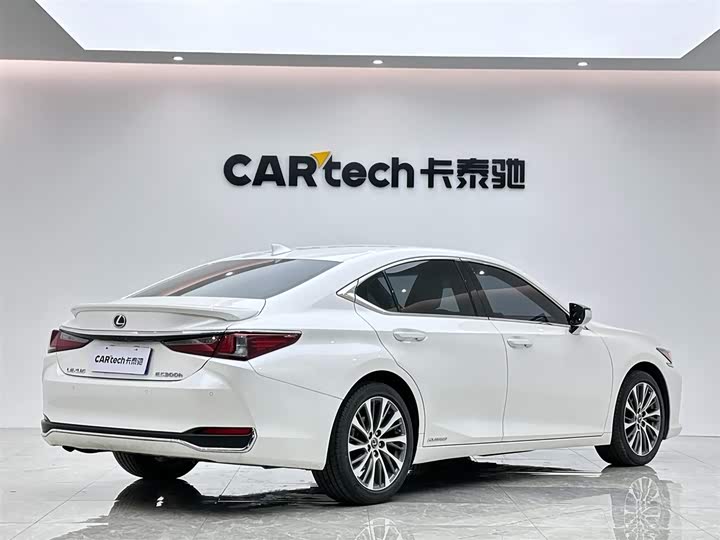 Фото 5 - Lexus ES