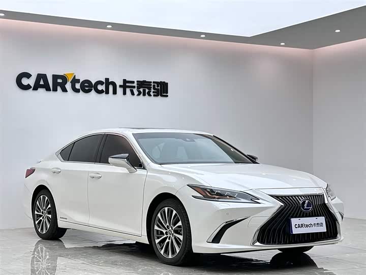 Фото 6 - Lexus ES