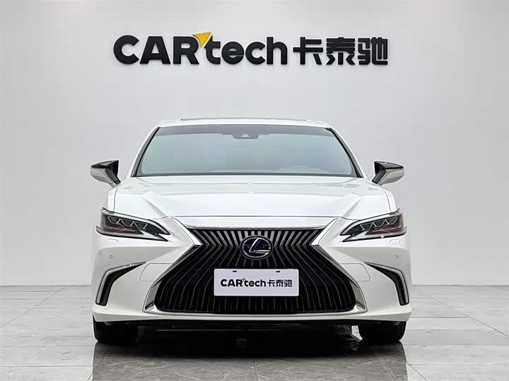 Фото 7 - Lexus ES