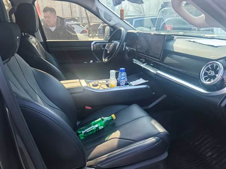 Фото 2 - Tank 400 Hybrid