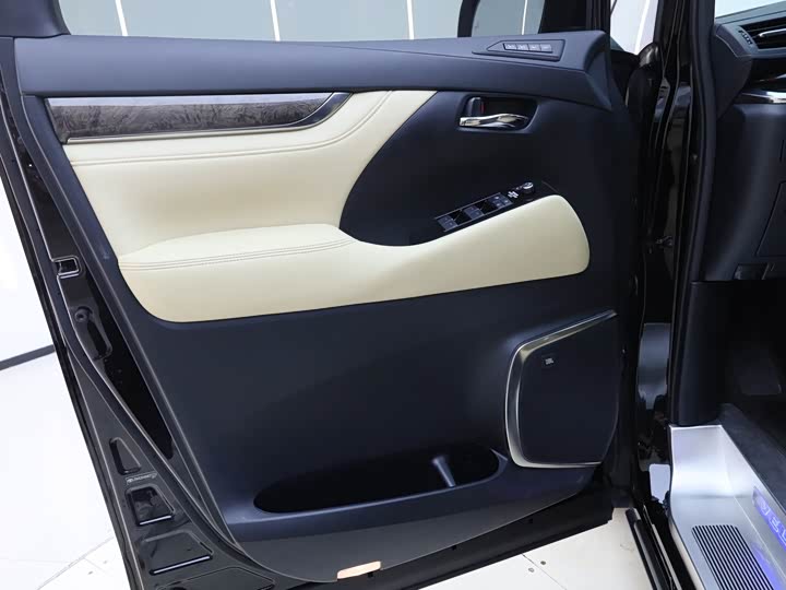 Фото 3 - Toyota Vellfire