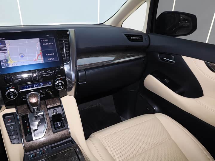 Фото 8 - Toyota Vellfire