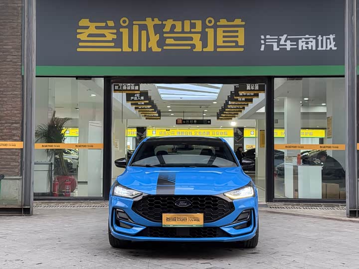 Фото 2 - Ford Focus