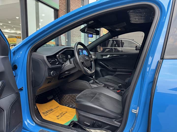 Фото 8 - Ford Focus