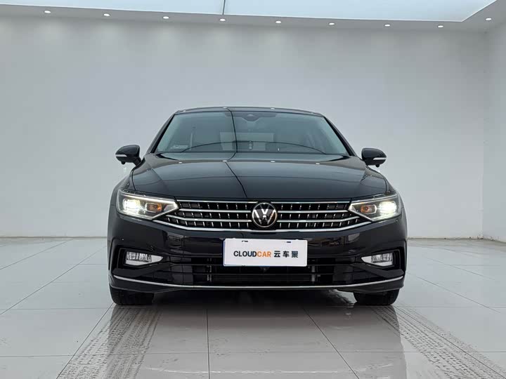 Фото 2 - Volkswagen Magotan