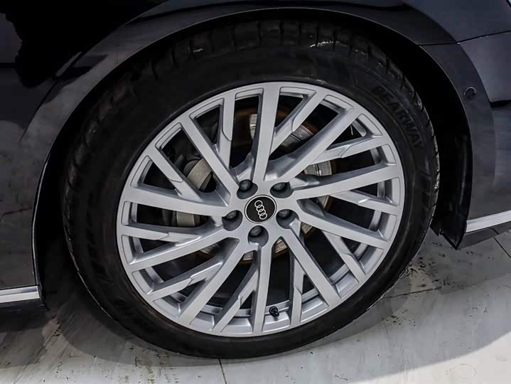 Фото 7 - Audi A8