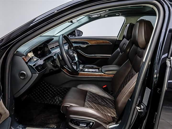 Фото 9 - Audi A8