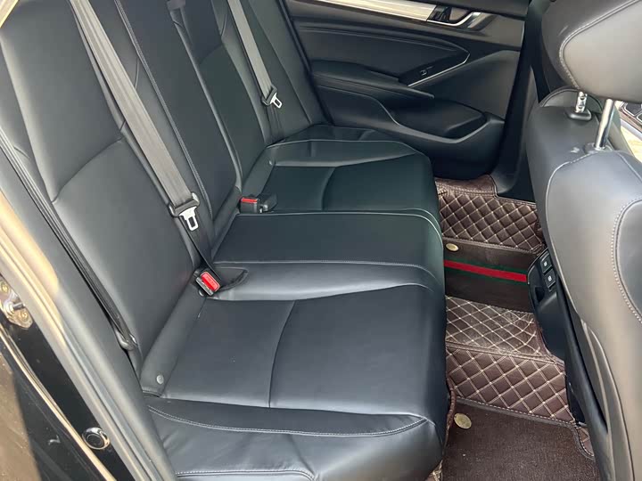 Фото 4 - Honda Accord