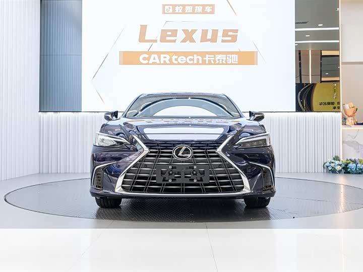 Фото 1 - Lexus ES