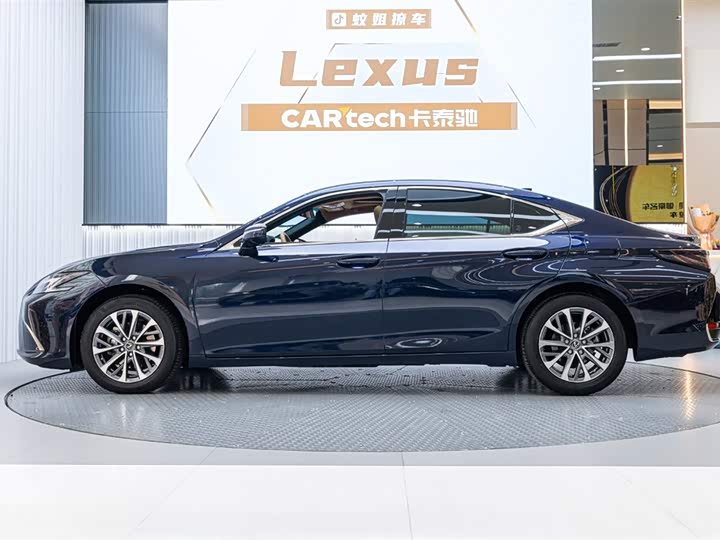 Фото 2 - Lexus ES