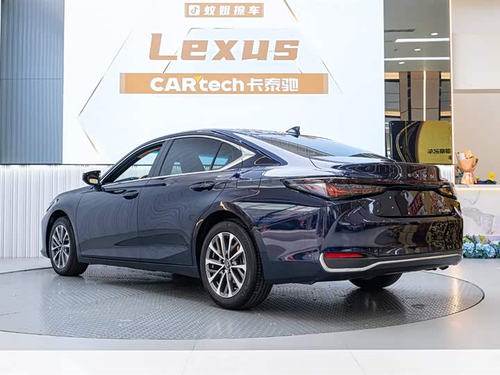 Фото 3 - Lexus ES