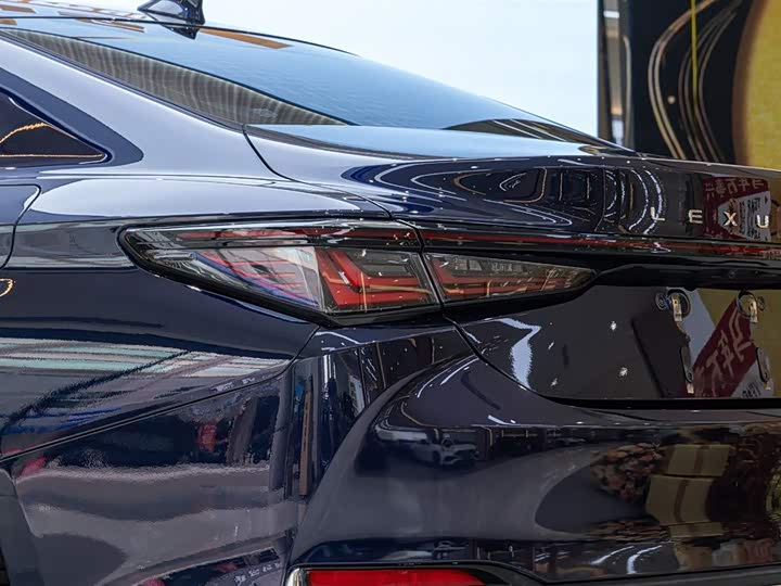 Фото 6 - Lexus ES