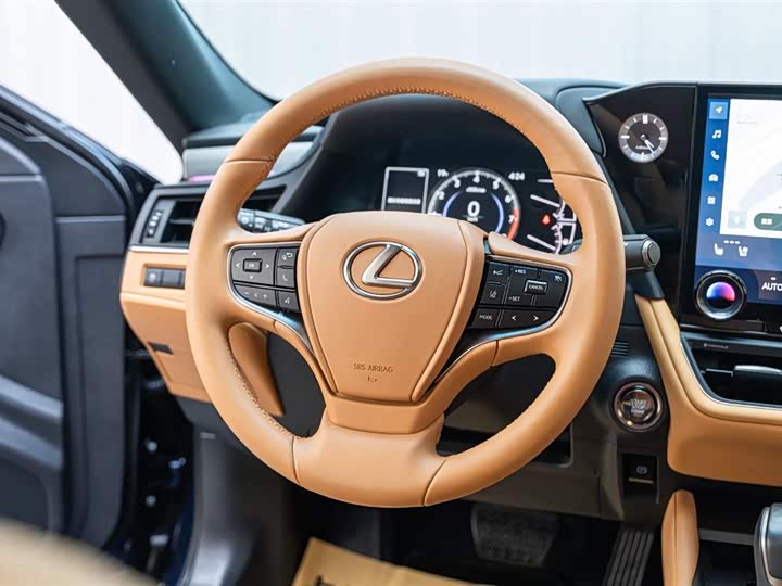 Фото 9 - Lexus ES