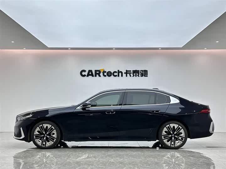 Фото 2 - BMW 5 Series