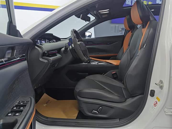 Фото 9 - Changan UNI-V