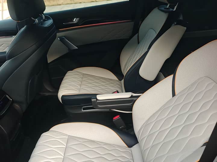 Фото 5 - BYD Tang Hybrid/EV