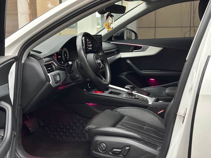 Фото 5 - Audi A4L