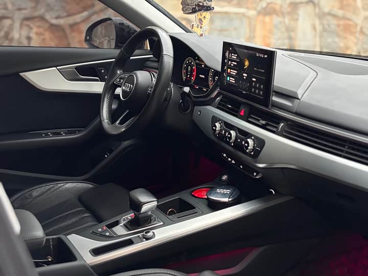 Фото 8 - Audi A4L