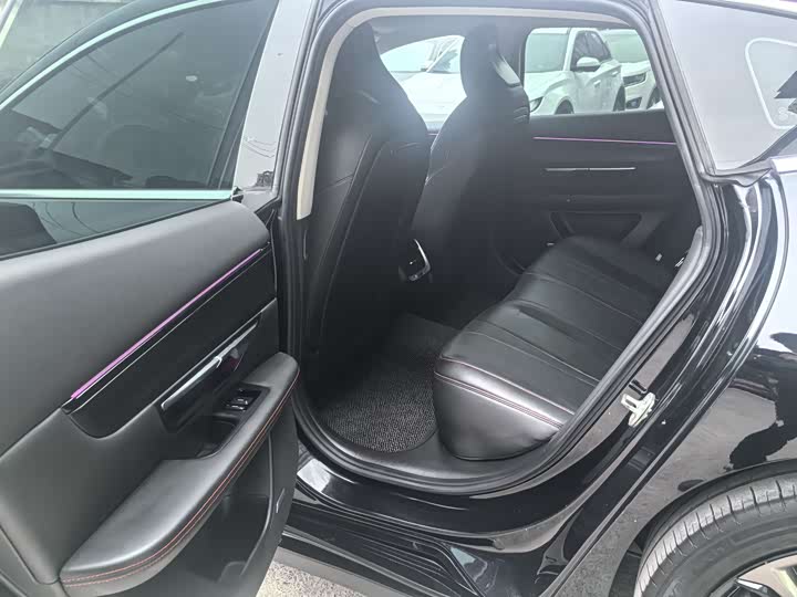 Фото 8 - XPeng P7