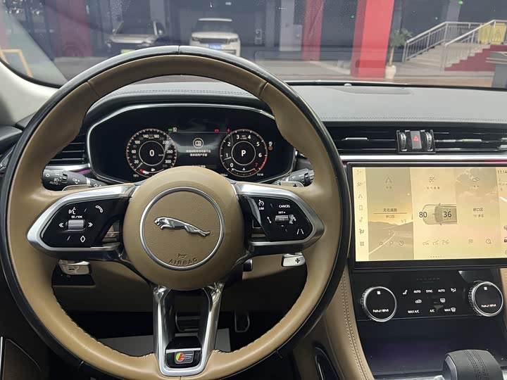 Фото 6 - Jaguar F-Pace