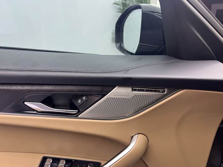 Фото 7 - Jaguar F-Pace