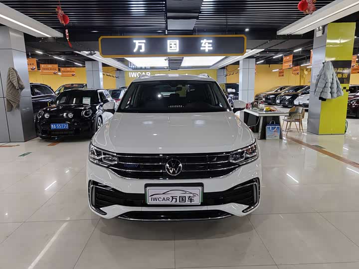 Фото 1 - Volkswagen Tiguan L Hybrid