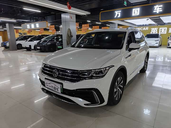 Фото 2 - Volkswagen Tiguan L Hybrid