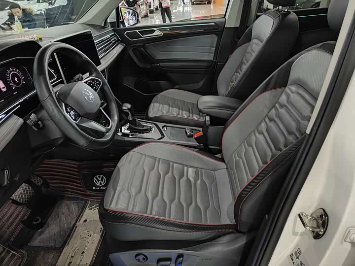 Фото 3 - Volkswagen Tiguan L Hybrid