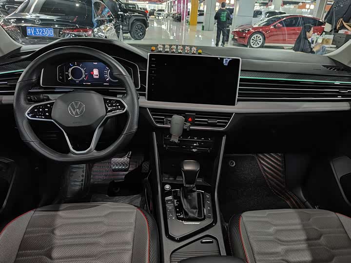 Фото 5 - Volkswagen Tiguan L Hybrid