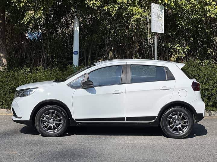 Фото 4 - Geely Vision X3