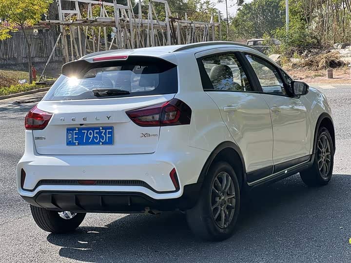 Фото 6 - Geely Vision X3