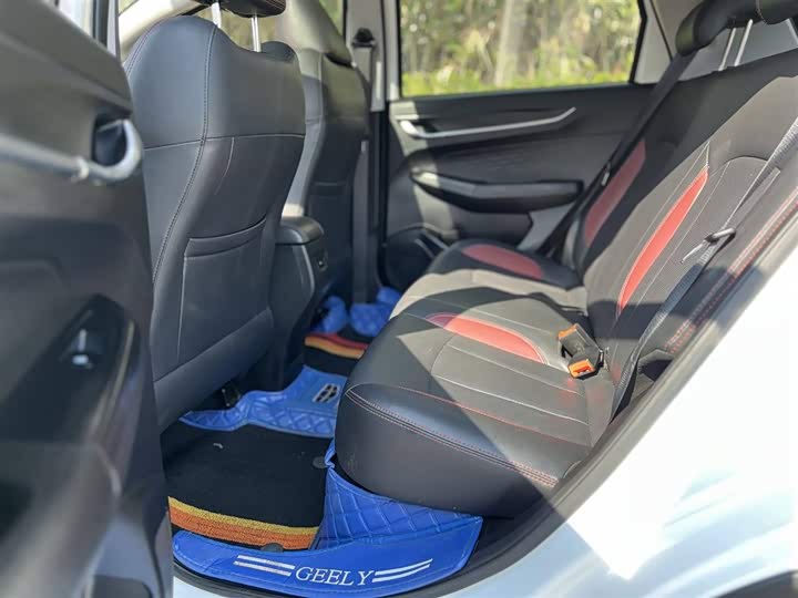 Фото 7 - Geely Vision X3