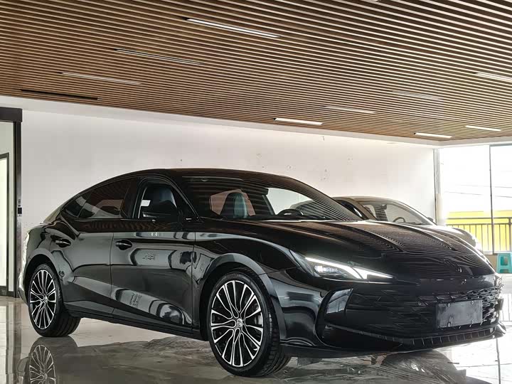 Фото 3 - MG Motor 7