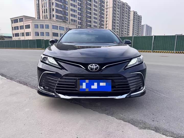 Фото 2 - Toyota Camry