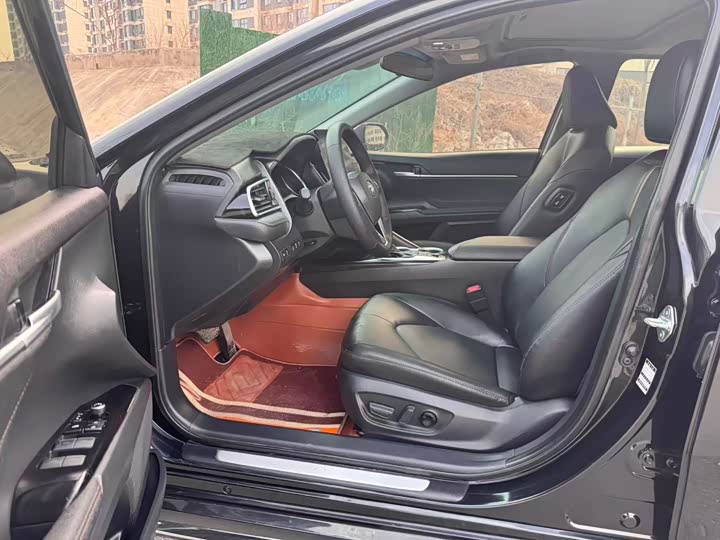 Фото 4 - Toyota Camry