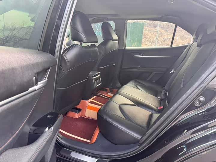 Фото 6 - Toyota Camry