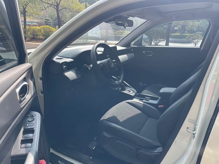 Фото 4 - Honda Vezel