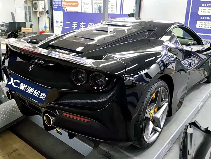 Фото 3 - Ferrari F8