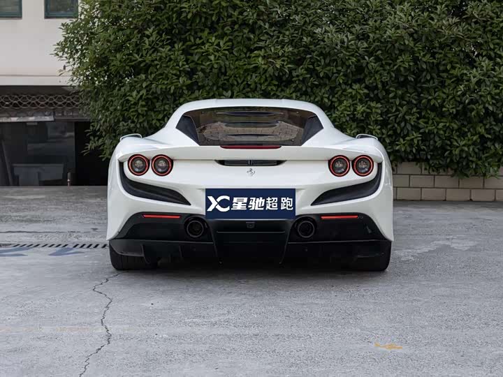 Фото 3 - Ferrari F8